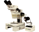 ESTEREOMICROSCÓPIO EMBRIOLÓGICO BINOCULAR - COM ZOOM - COM AUMENTO ATÉ 180X - BASE COM ESPELHO REGULÁVEL