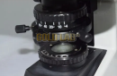 MICROSCOPIO BINOCULAR OTICA FINITA ACROMATICO LED AUMENTO 1600X REVÓLVER 5 OBJETIVAS